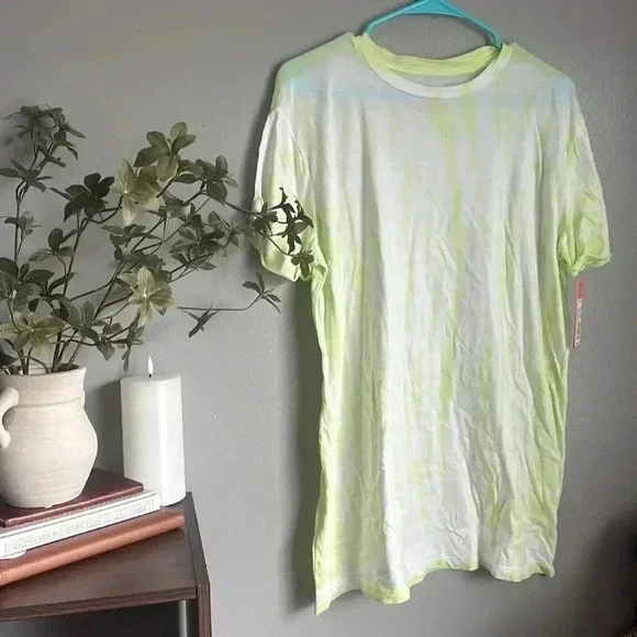 Colsie Women's Tie-Dye Oversized Lounge T-Shirt - Picture 5 of 6